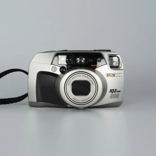 Pentax IQZoom 200 35mm Film Camera – 48–200mm Zoom, Autofocus, Panorama Mode